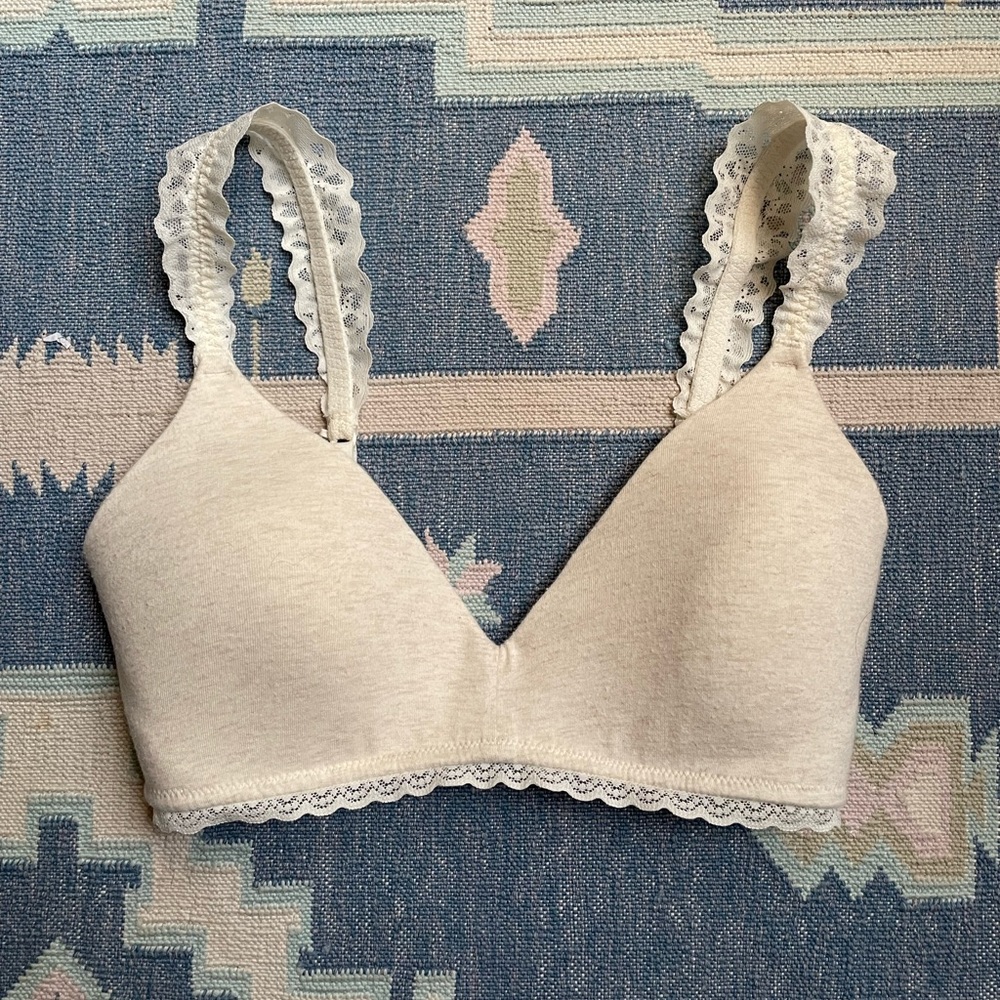 Aeries 32D cream/beige bra with lace details